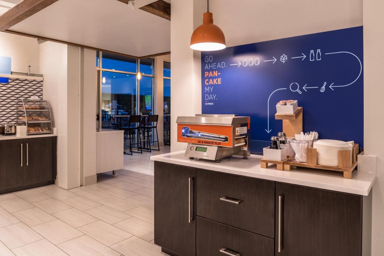 Holiday Inn Express & Suites Farmville By Ihg Zewnętrze zdjęcie